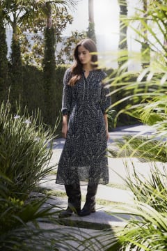 Premium Ladies Styling Boutique Business for Sale SV1614
