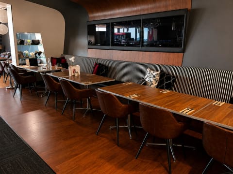 Modern A1 Licensed Restaurant Water Views Highly Establised No Ingoing