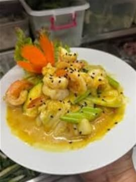 Thriving Thai Restaurant in Prime Beachfront Location With 2 BR Residence