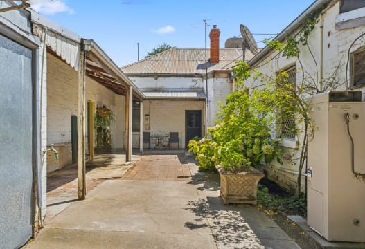 FREEHOLD - Devenish Railway Hotel VIC - 1P0552