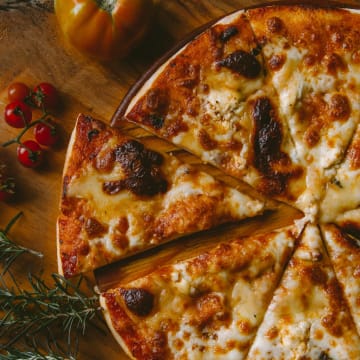 LICENSED RESTAURANT & PIZZERIA