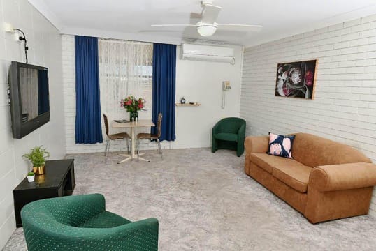 EXCEPTIONAL RARE OPPORTUNITY, 74-ROOM LEASEHOLD MOTEL, WESTERN NSW - 893ML
