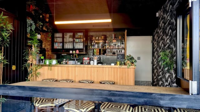 Jungle Boy & Tully's - Two very different bars in one location