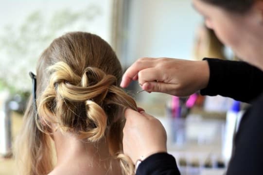 ESTABLISHED GEELONG HAIR SALON FOR SALE