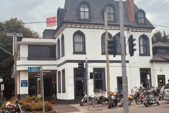 Grand Hotel Healesville