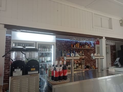 Freehold licensed Cafe / Restaurant with lifestyle