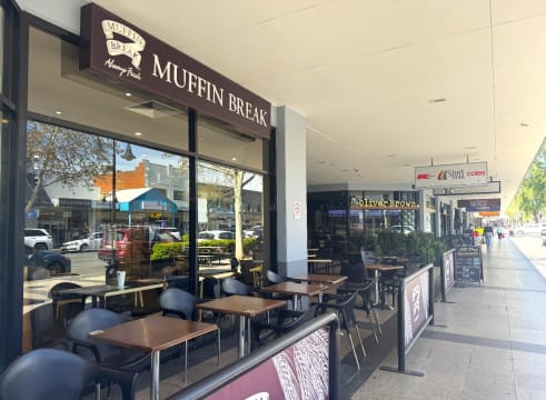UNDER OFFER - Muffin Break, Wagga Wagga NSW - 1P0547
