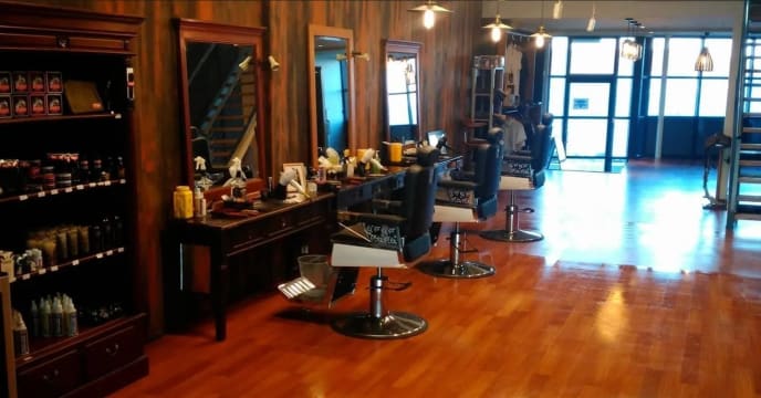 Bayside Barber Shop & Shaving Parlour Prime Waterfront Location!