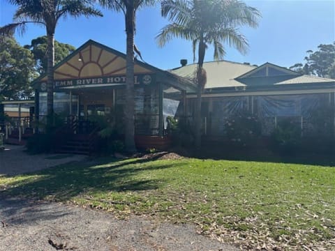 Pub/Restaurant/Accommodation - East Gippsland (Freehold)