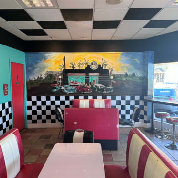 Popular Cafe/Diner in Prime Wellington Location with Growth Potential