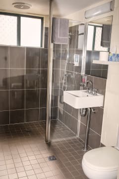 CENTRAL QLD COASTAL FREEHOLD MOTEL - 2917MF