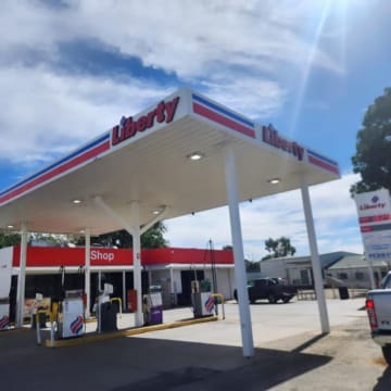 Service Station, Convenience Store with 3 bedroom house in Regional Victoria.