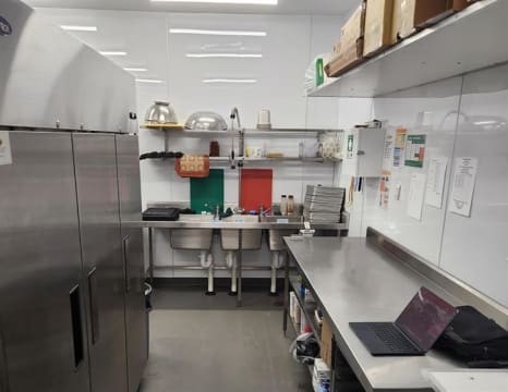 Subway Hyperdome, Back on the Market! Major Shopping Centre! Priced to Sell! Ideal first store!