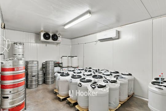 Big Gal's Brew Shed | Brew-On-Premises & Retail | Bunbury