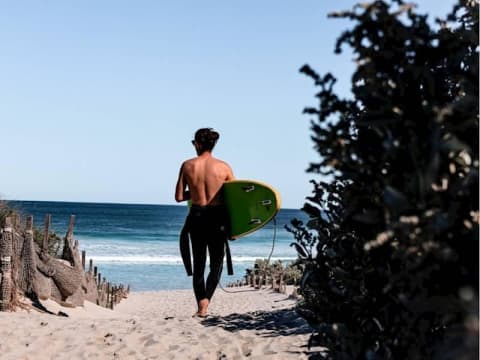 High-Profit Coastal Foodie Cafe' - Star Following