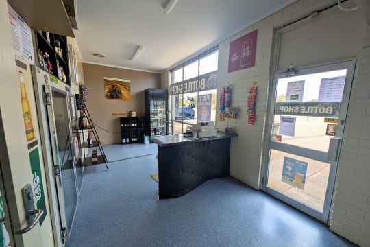 Murray River One Pub Town - Railway Hotel, Strathmerton Vic