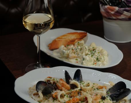 Contemporary Restaurant & Bar Restro & Bar - 5884