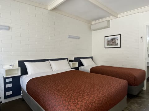 AN ABSOLUTE RIPPER LEASEHOLD MOTEL - 2682ML