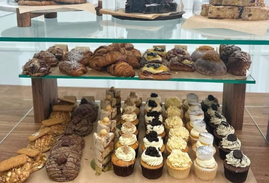 Profitable Small-Batch Bakery/Cake/Cafe Tkg.$15,000 p/w! (Our Ref: V2094)