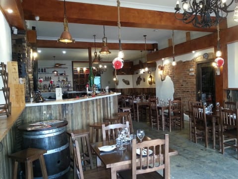 Double fronted restaurant/bar – FITZROY