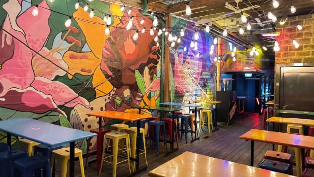 Heroes Bar