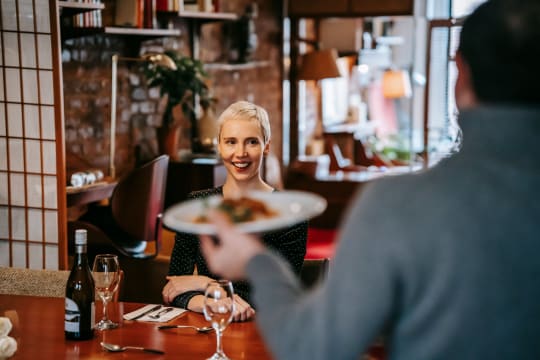 FULLY LICENSED BAR & RESTAURANT | WALKING DISTANCE TO LUNA PARK | NEXT TO MAJOR THEATRE