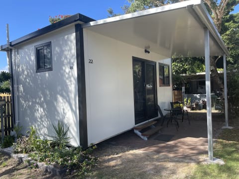 Far North Queensland Coastal Tropical Caravan Tourist Park - 896CPF