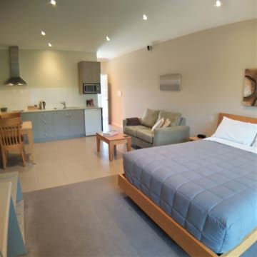 Great cash flow & long lease - Lifestyle accommodation business in wine country