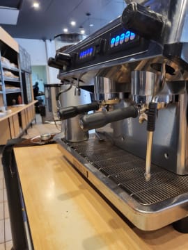 Popular Café & Bakery in Stirling – Adelaide Hills.  PRICE REDUCED.