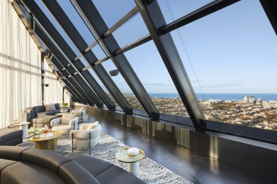 Large-scale management rights, R.Iconic - Melbourne — 2 towers, 879 apartments | Resort Brokers I...