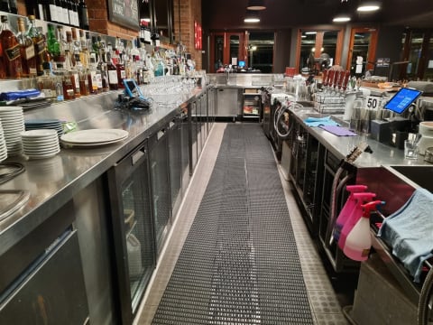 POPULAR RESTAURANT & BAR