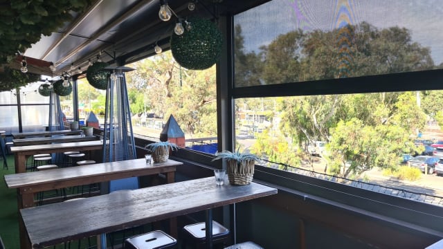 Missing Gorilla - A spacious family friendly pub and live music venue.