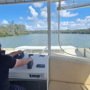 Houseboat business - Noosa Lifestyle
