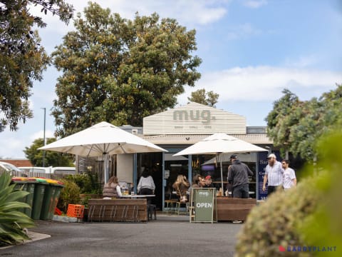 Own a Thriving Café in the Heart of Cowes