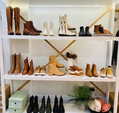 CLOTHING BOUTIQUE FOR SALE + WEBSITE & SOCIALS - GREAT LOCATION