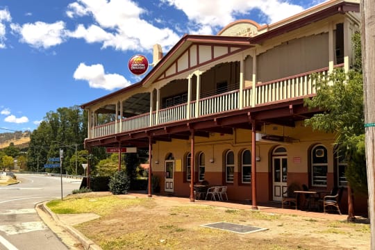 FREEHOLD - Royal Hotel, Adelong NSW - 1P0607