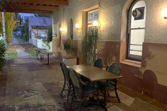 FREEHOLD - Royal Hotel, Adelong NSW - 1P0607