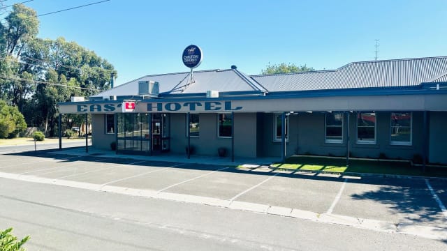 Well-Established Country Hotel in the Heart of Colac