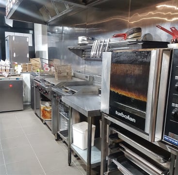 POPULAR RESTAURANT/TAKEAWAY IN BUSY BRUNSWICK