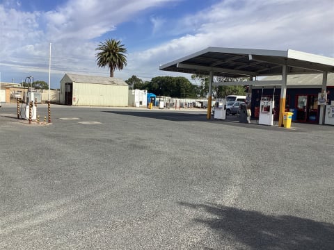 Freehold Independent Service Station and Business – Regional Vic
