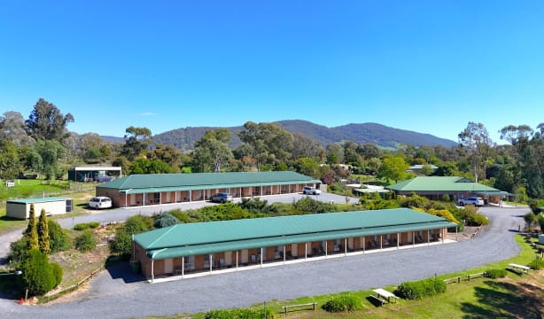 FREEHOLD FOR SALE BY EXPRESSIONS OF INTEREST - Motel Views Yackandandah VIC - 1P0373