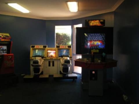 EMERALD TWIN CINEMAS & BOGEYS COFFEE SHOP