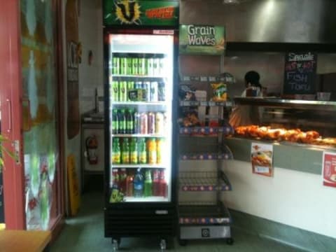 GREAT CAFE / TAKEAWAY FOR SALE IN GOOD SHOPPING COMPLEX