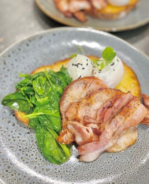DESTINATION CAFÉ IN THE HILLS DISTRICT - 00949