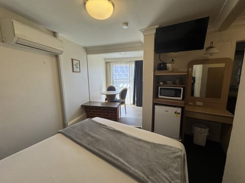 RARE, SYDNEY FREEHOLD CASHFLOW MONEY EARNER - 2918MF