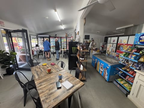 Freehold Takeaway & 3BR residence & 1 BR unit in Rosewood