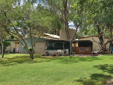 MONEY MAKER, EXCEPTIONAL LIFESTYLE WITH INCOME - 1036CPL