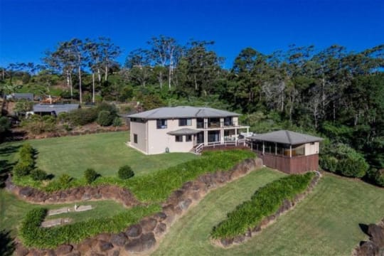 FREEHOLD 7.5 ACRES & HOLIDAY ACCOMMODATION FOR SALE