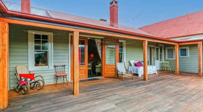 HISTORIC ROBBIE BURNS HOTEL   -  BUSINESS OPPORTUNITY HERE