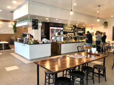 COFFEE LOUNGE - TAKING $26000PW .  RENT $1150 PW.  40KG COFFEE PW. TOP TOP LOCATION